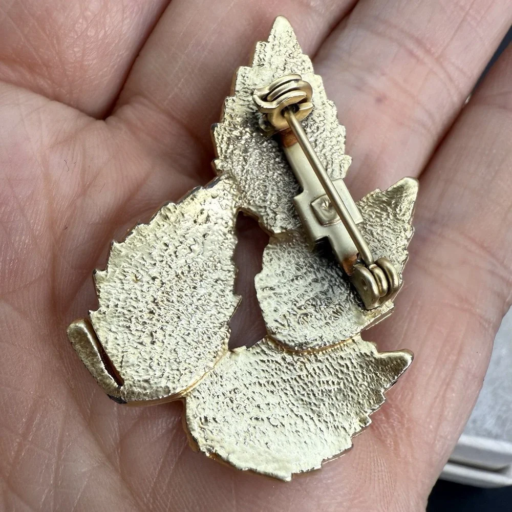 VINTAGE BRUSHED GOLD TONE LEAF LEAVES BROOCH PIN 1 3/4